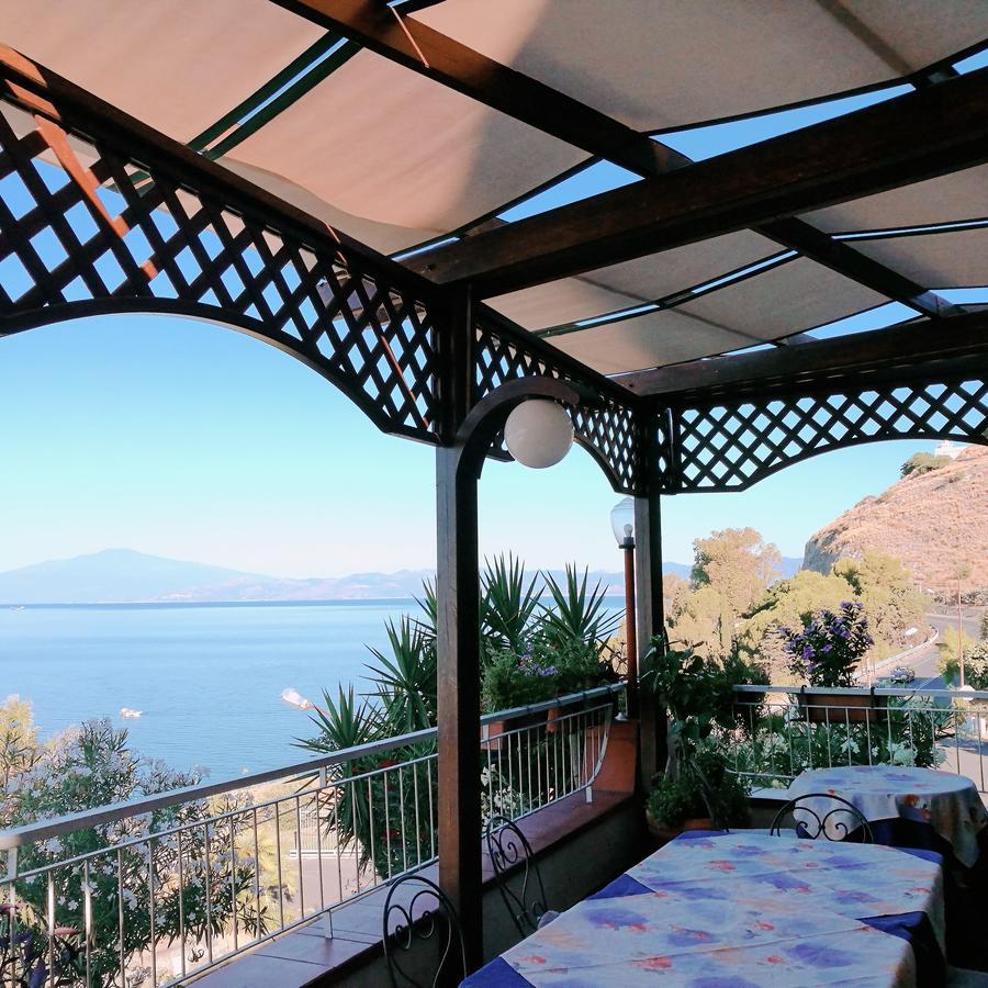 PARADISO Hotel Ristorante Riaci Capo Buitenkant foto