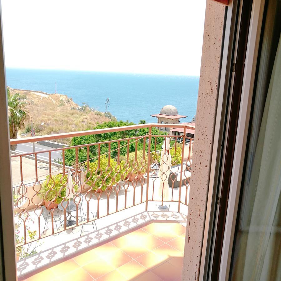PARADISO Hotel Ristorante Riaci Capo Buitenkant foto